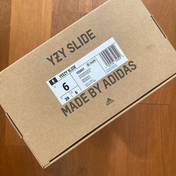 Yeezy Slides Size 6y “Bone” - Picture 2 of 4